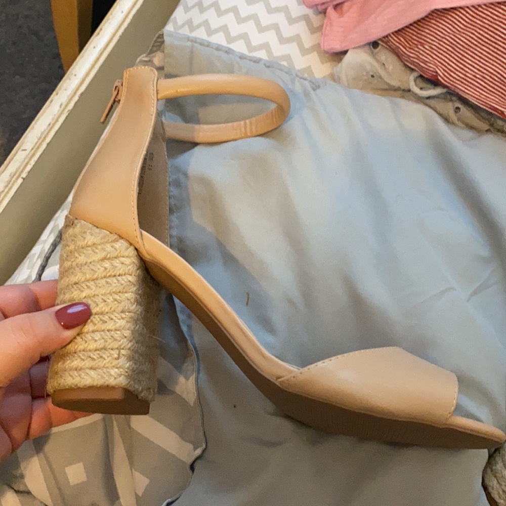 Lulu’s Chunk Heel - Picture 4 of 6